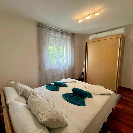 In 50295 Apartment *