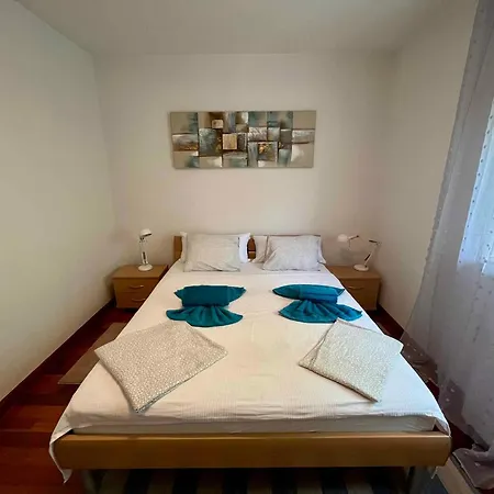 In 50295 Apartment *