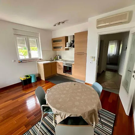 In 50295 Apartament