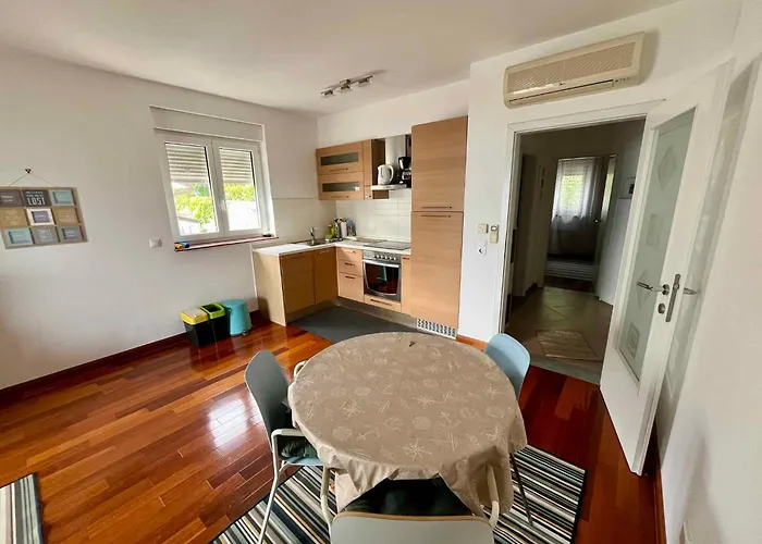 In 50295 Apartment